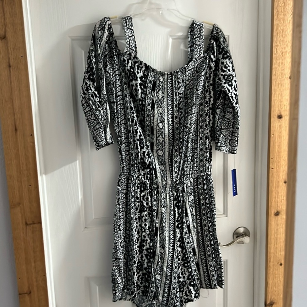 NWT…Kohl's Apt 9 Black and White Cold-Shoulder, Bell-Sleeve Romper Large
